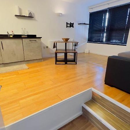 Charming 1-Bedroom Apartment In Woolwich Londra Esterno foto